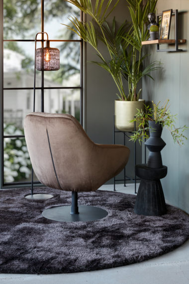 Dark brown swivel armchair with round black leg Room108